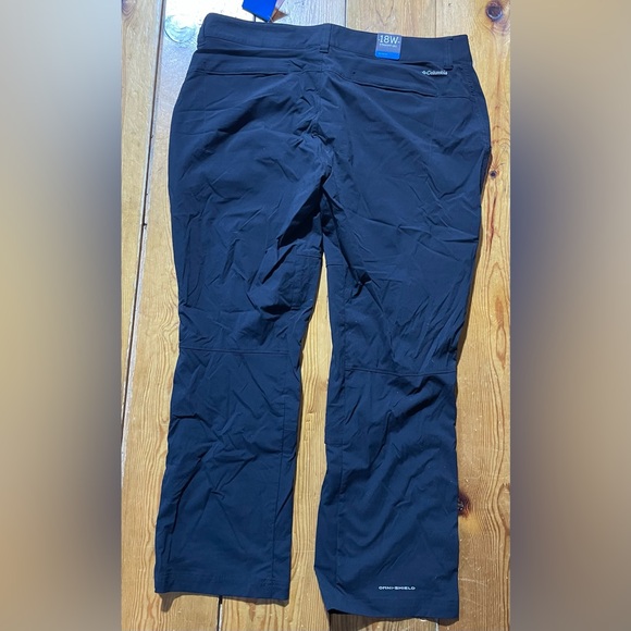 NWT COLUMBIA OMNI SHADE TRAIL PANTS 18W Short $100 - Picture 6 of 6